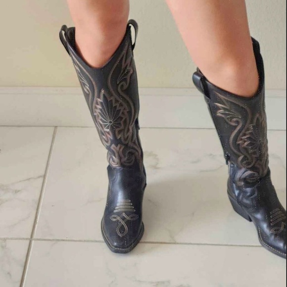 š¤ NO OFFERS LAST PAIR! EMBROIDERED WESTERN BOOTS - Picture 5 of 16